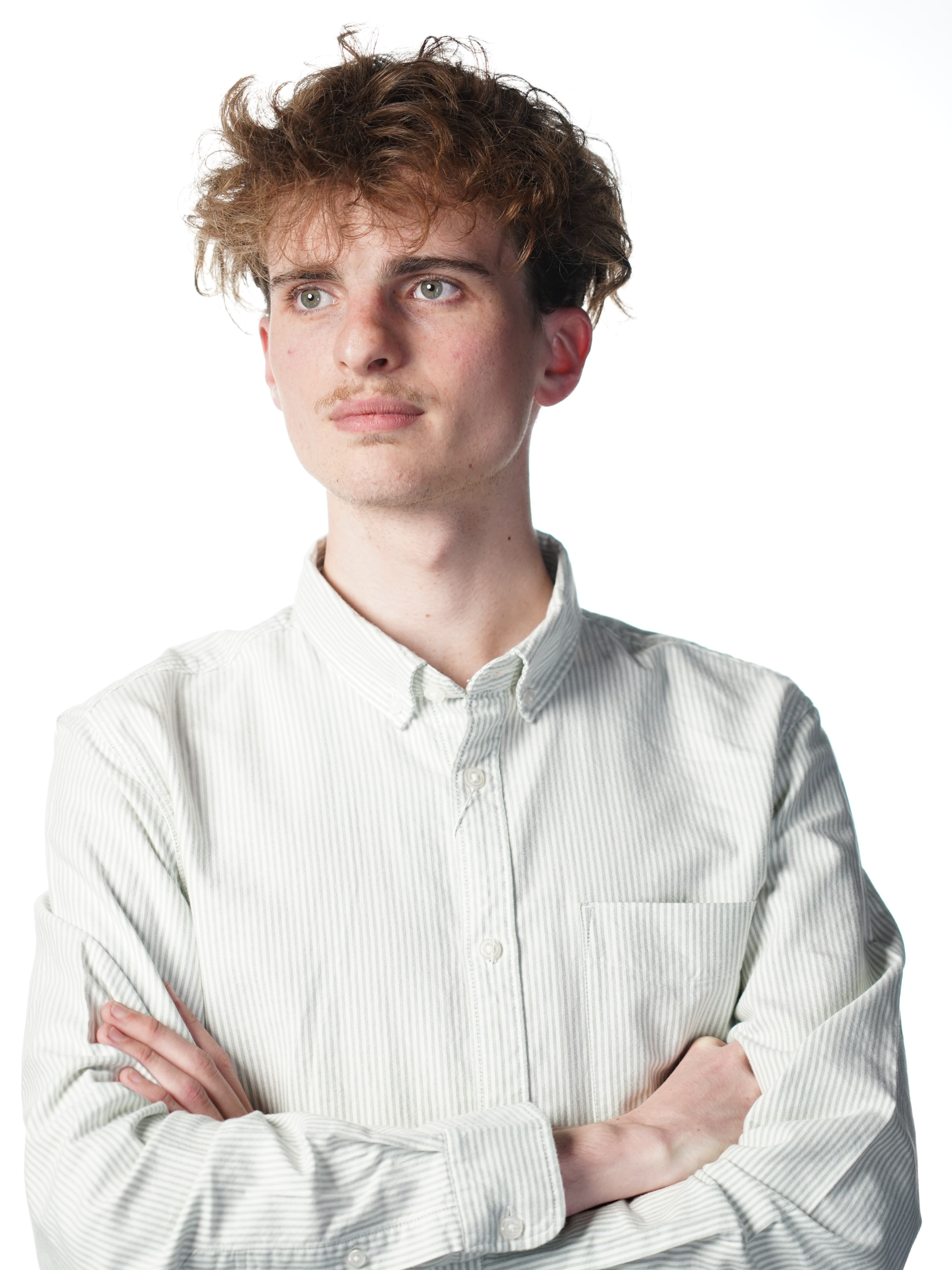Adrien sérieux